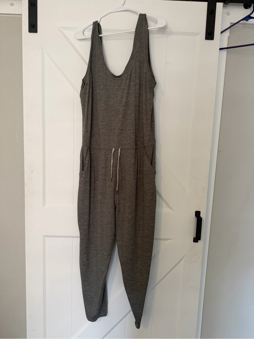 Vuori Women’s Jumpsuit Gray Heather XL Sleeveless Drawstring with Pockets